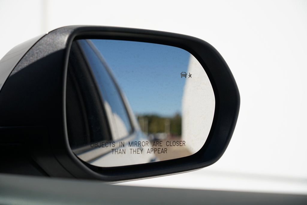 Used 2025 Chevrolet Traverse LT image 41