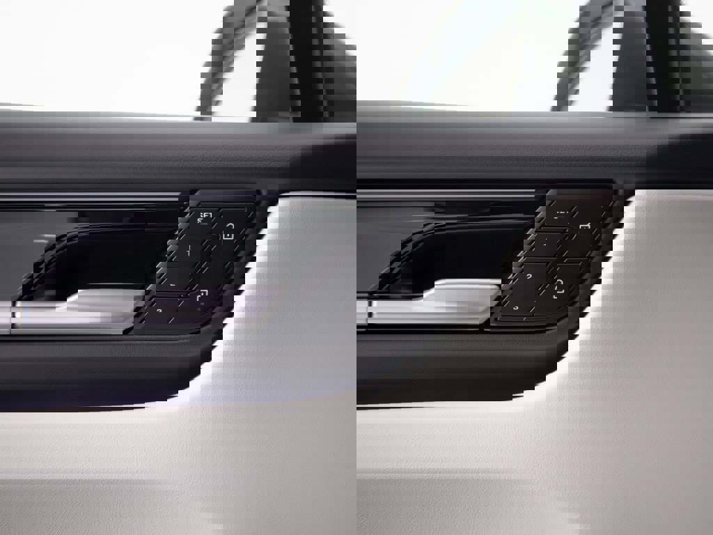 New 2025 Porsche Macan 4S Electric image 13