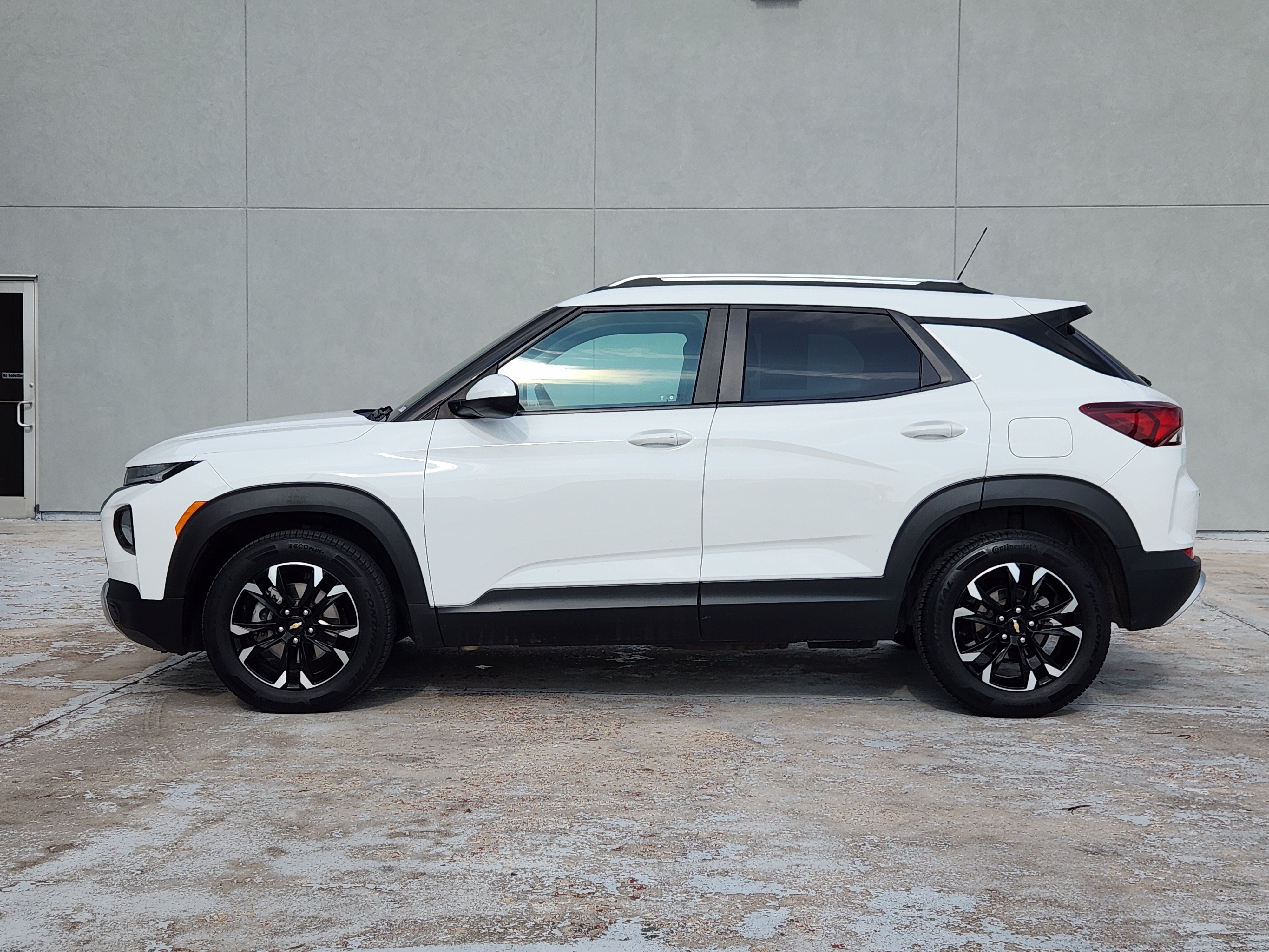 Used 2022 Chevrolet TrailBlazer LT w/ Convenience Package FWD image 5