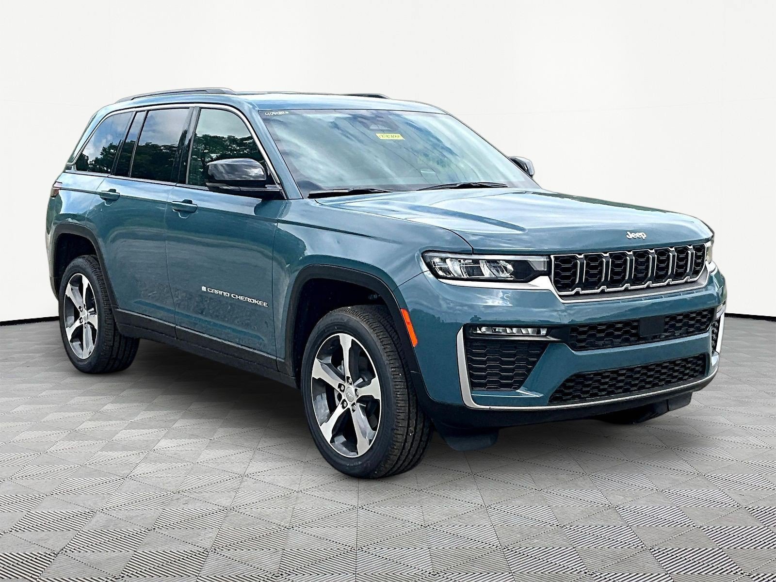 New 2026 Jeep Grand Cherokee Limited AWD/4WD image 3