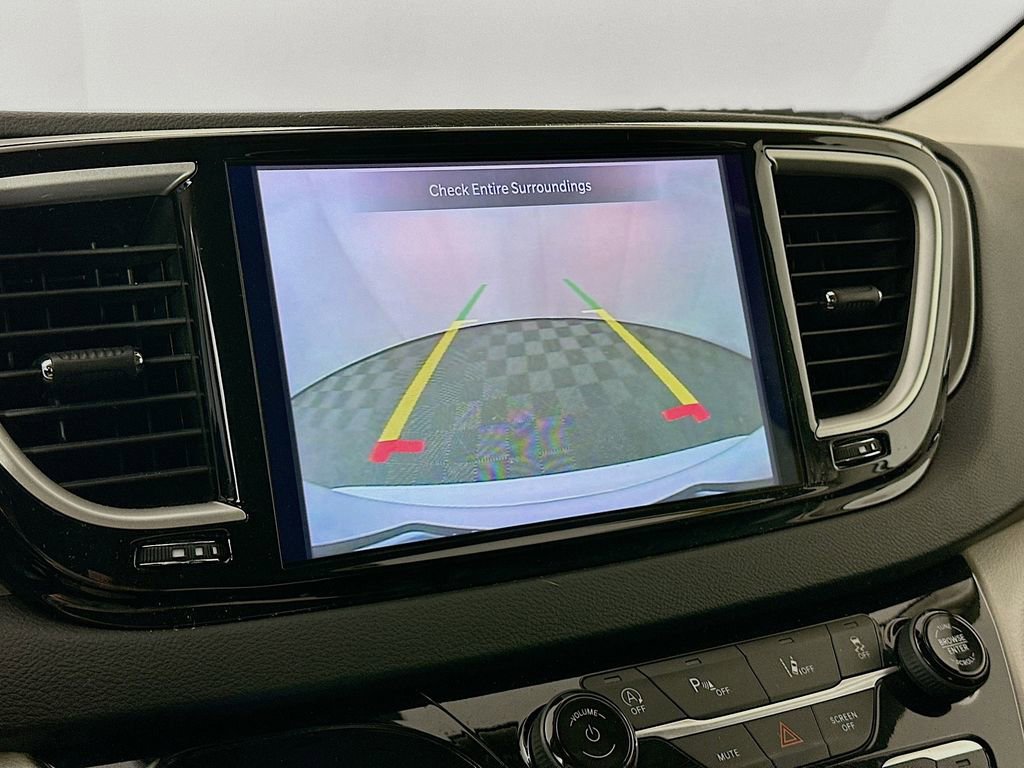 Used 2024 Chrysler Pacifica Touring-L FWD image 18