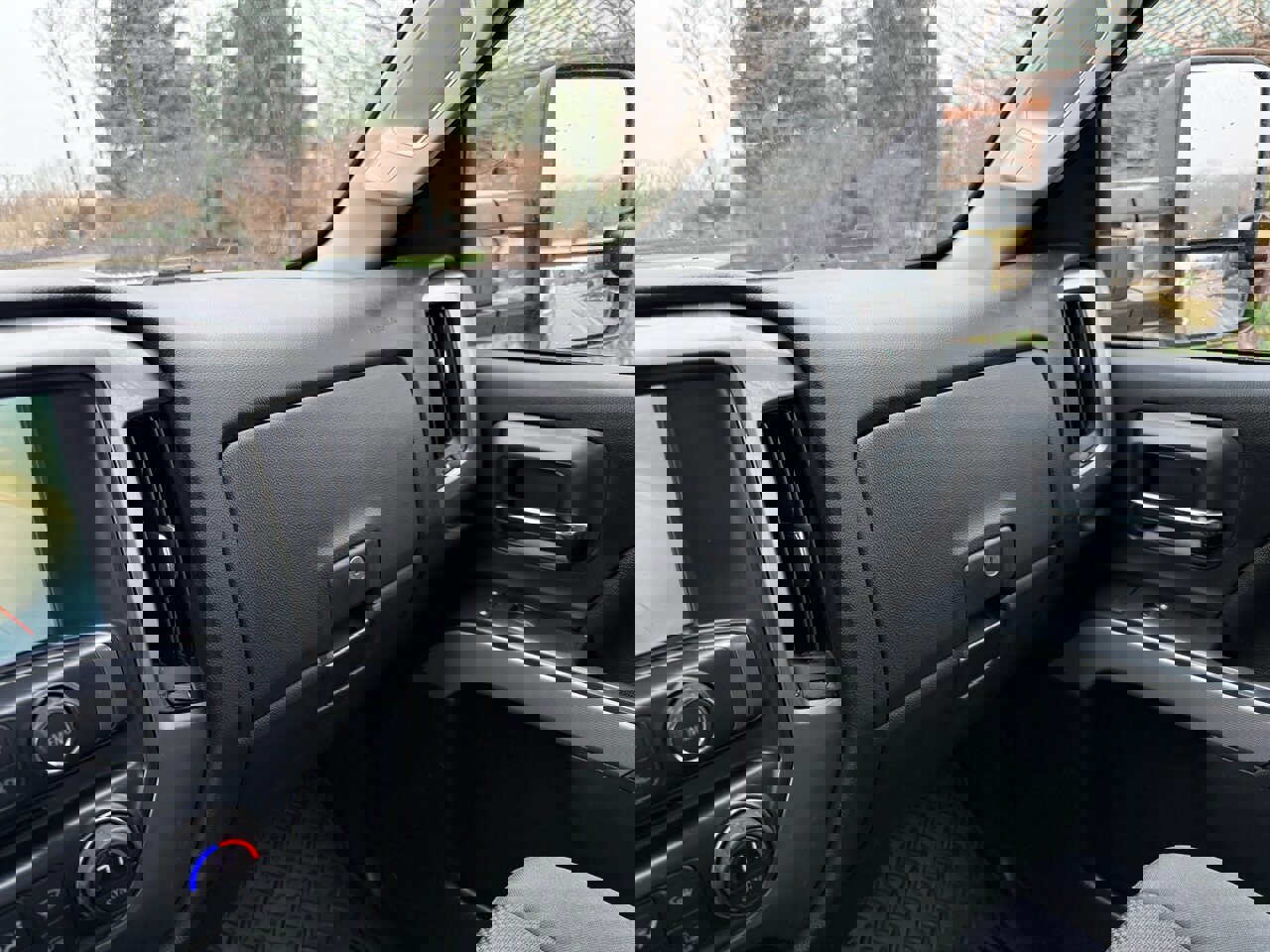 Used 2018 Chevrolet Silverado 2500 LT w/ LT Convenience Package image 17