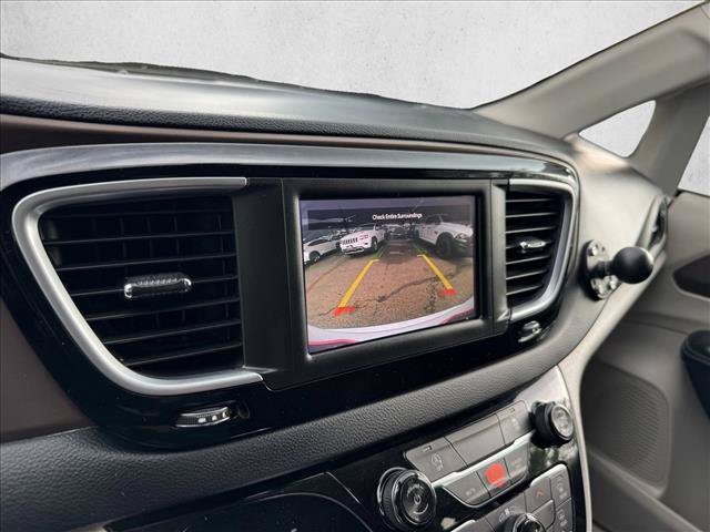 Used 2022 Chrysler Voyager LX FWD image 14