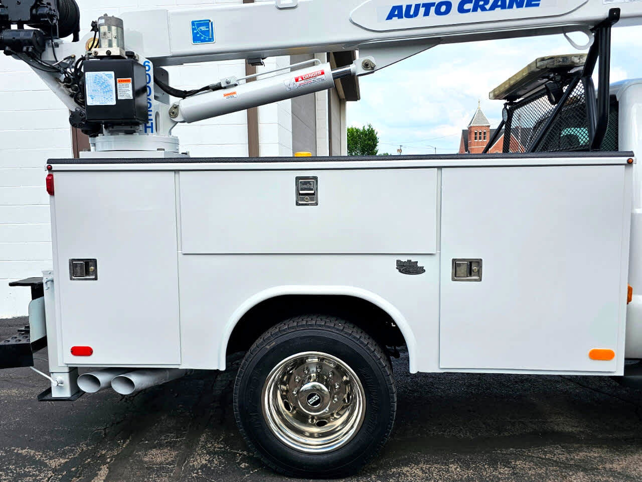 Used 2011 Ford F550 4x4 Regular Cab Super Duty w/ Payload Upgrade Pkg image 11