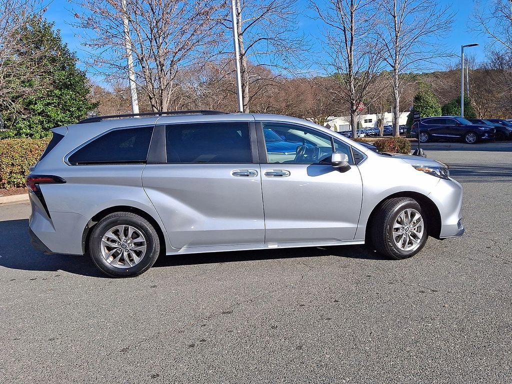 Used 2024 Toyota Sienna XLE image 26
