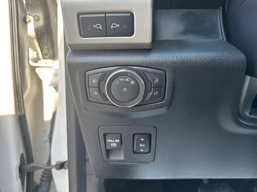 Used 2018 Ford F150 Lariat w/ Equipment Group 502A Luxury AWD/4WD image 11