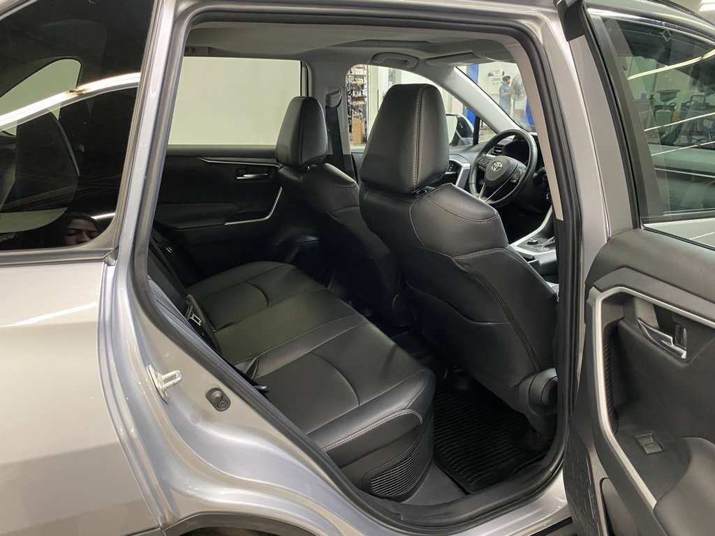 Used 2022 Toyota RAV4 XLE Premium image 16
