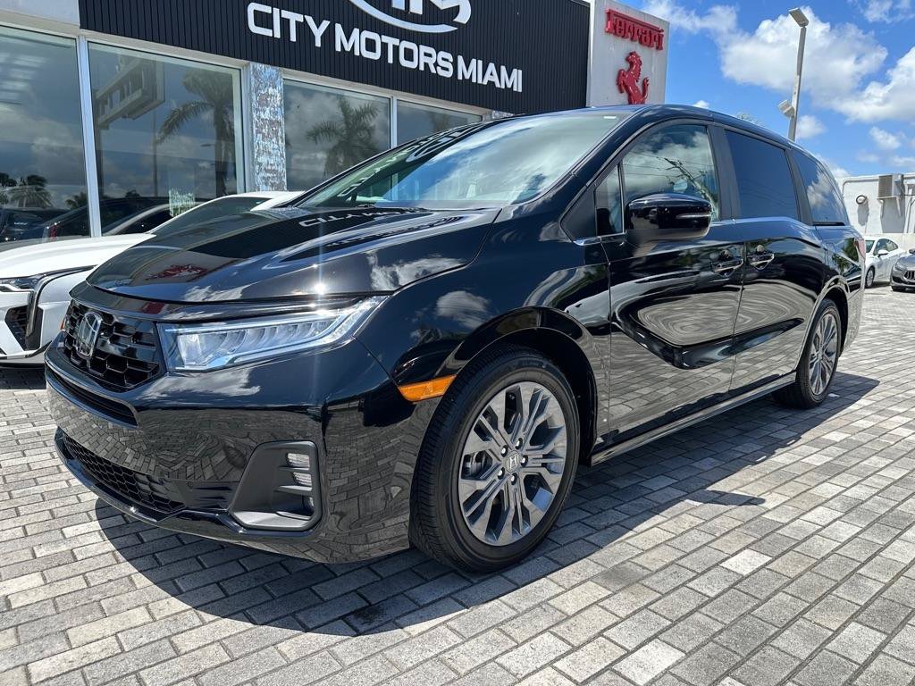 Used 2025 Honda Odyssey Touring image 3