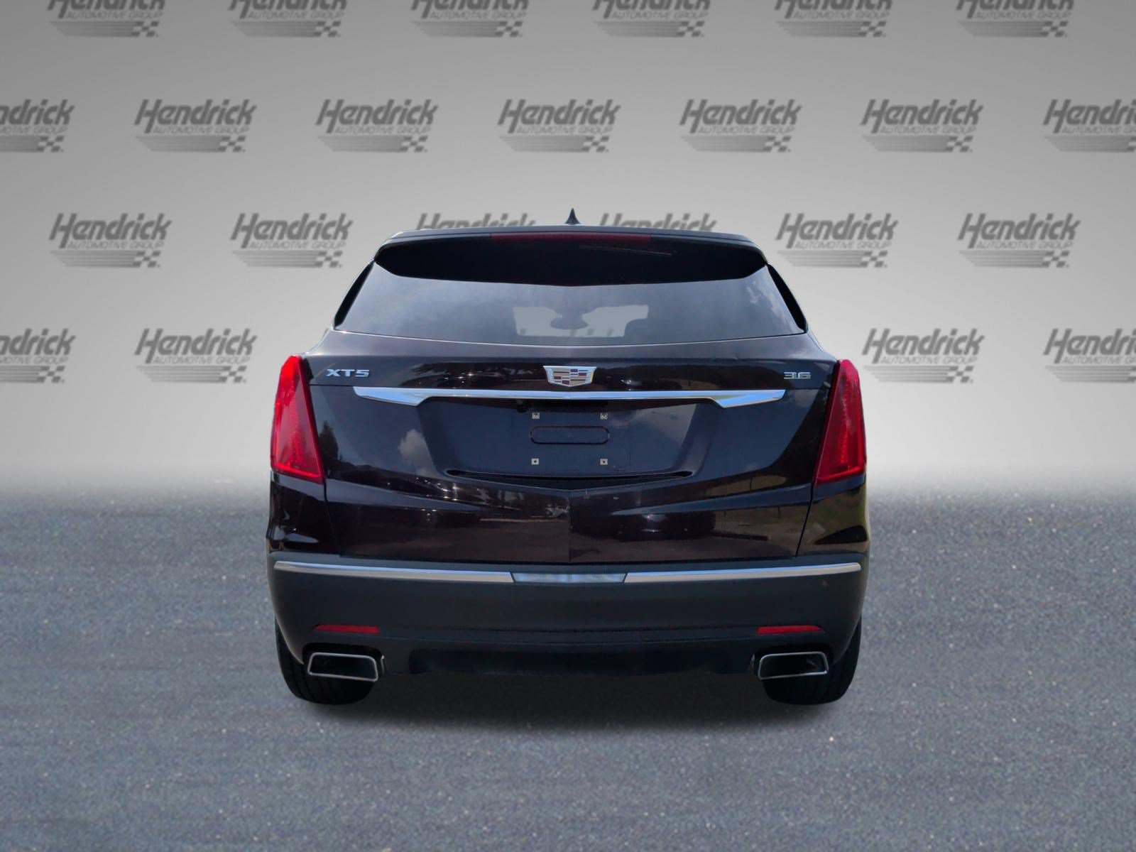 Used 2017 Cadillac XT5 Luxury w/ Driver Awareness Package FWD image 8