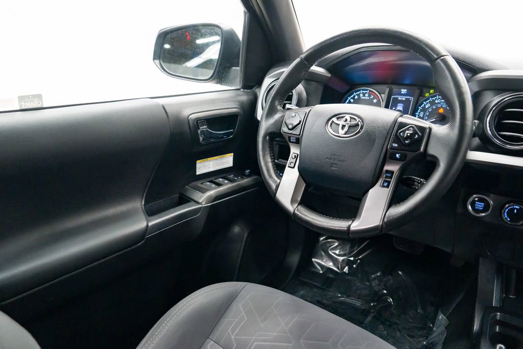 Used 2019 Toyota Tacoma TRD Off-Road image 11
