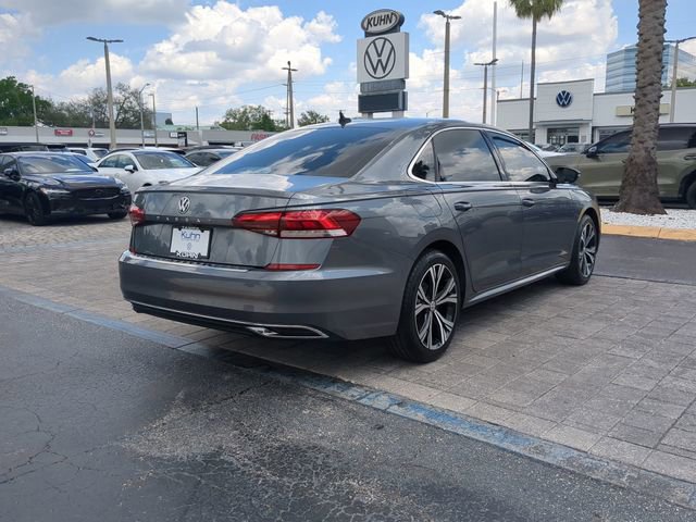 Certified 2022 Volkswagen Passat 2.0T SE FWD image 4