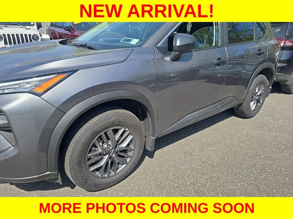 Used 2025 Nissan Rogue S AWD/4WD image 13