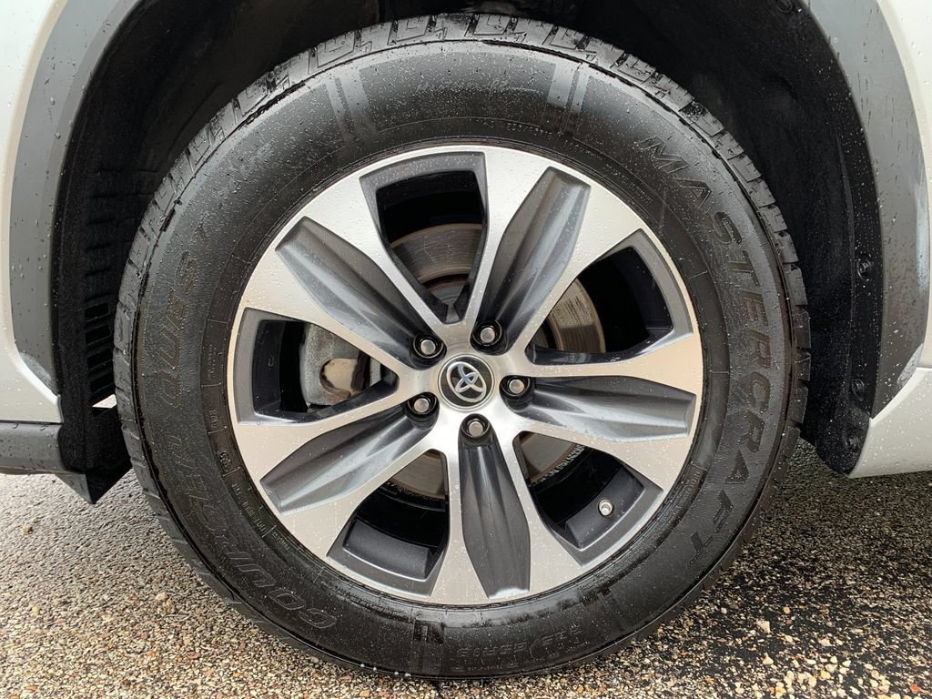Used 2023 Toyota Highlander XLE FWD image 33