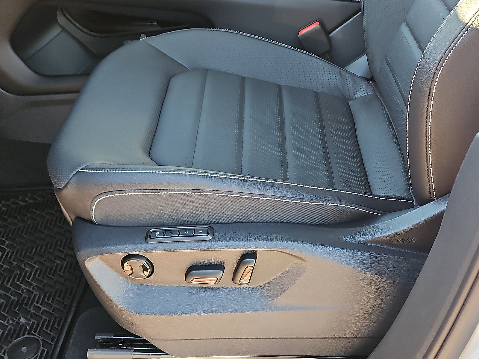 New 2026 Volkswagen Atlas Cross Sport SEL image 14