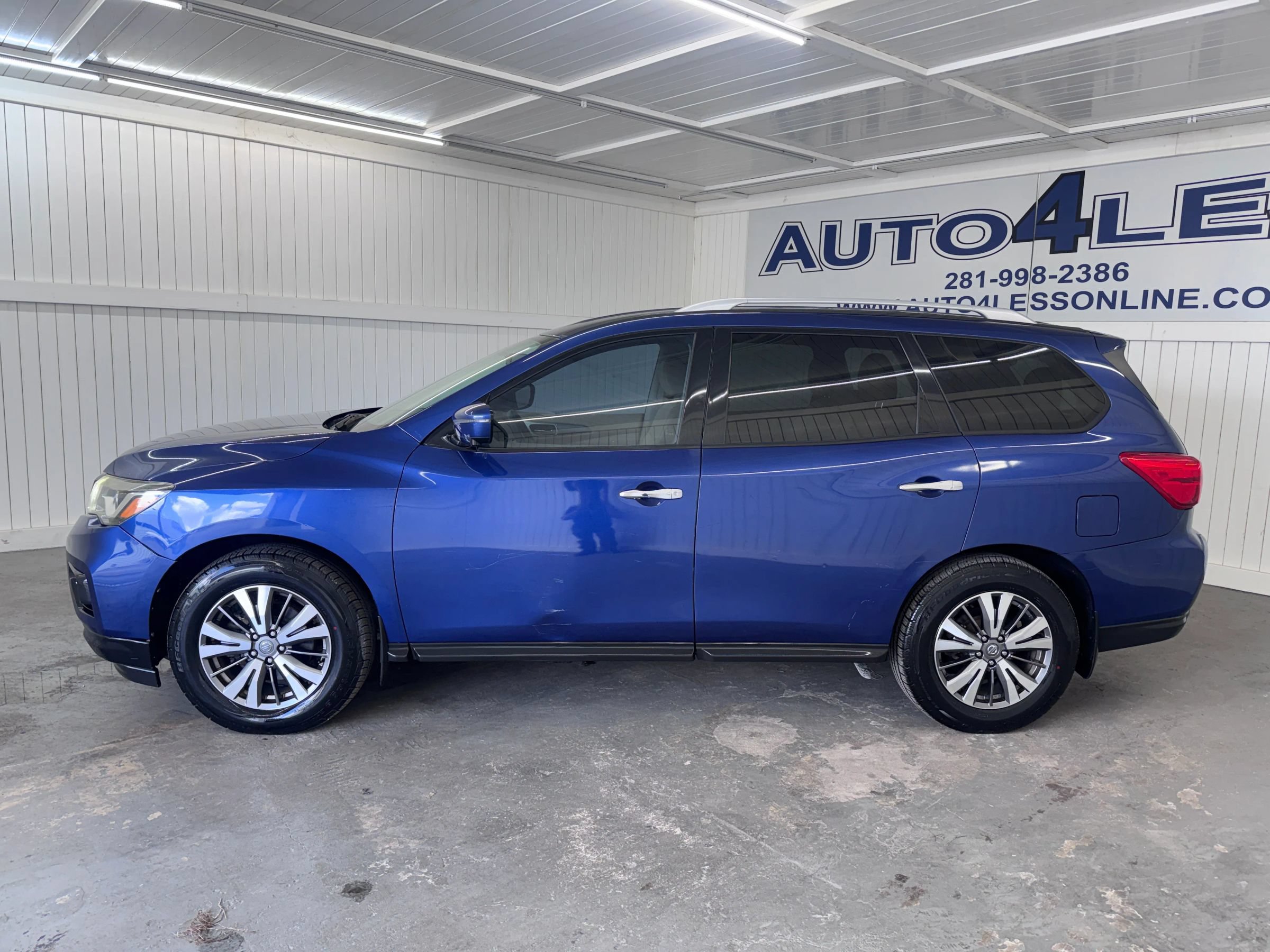 Used 2017 Nissan Pathfinder SL FWD image 8