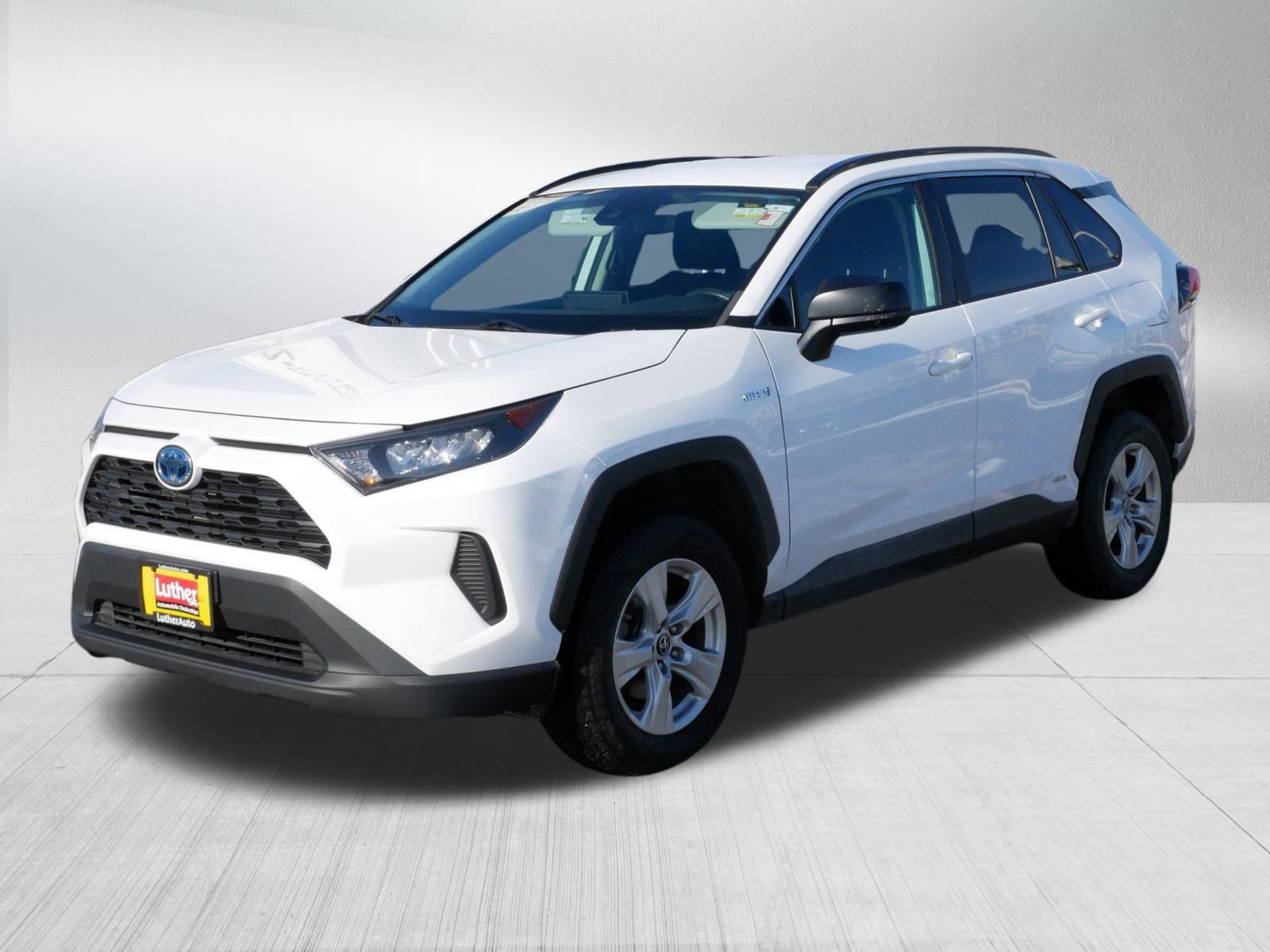 Used 2021 Toyota RAV4 LE image 3