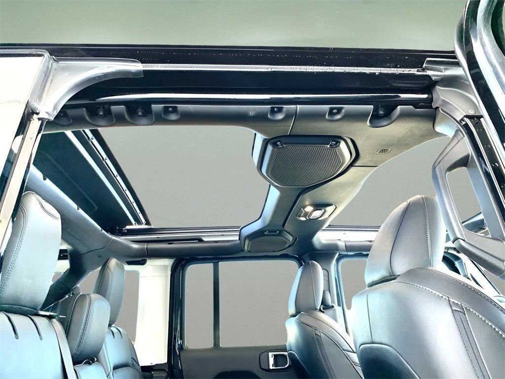 Used 2023 Jeep Wrangler Altitude image 41