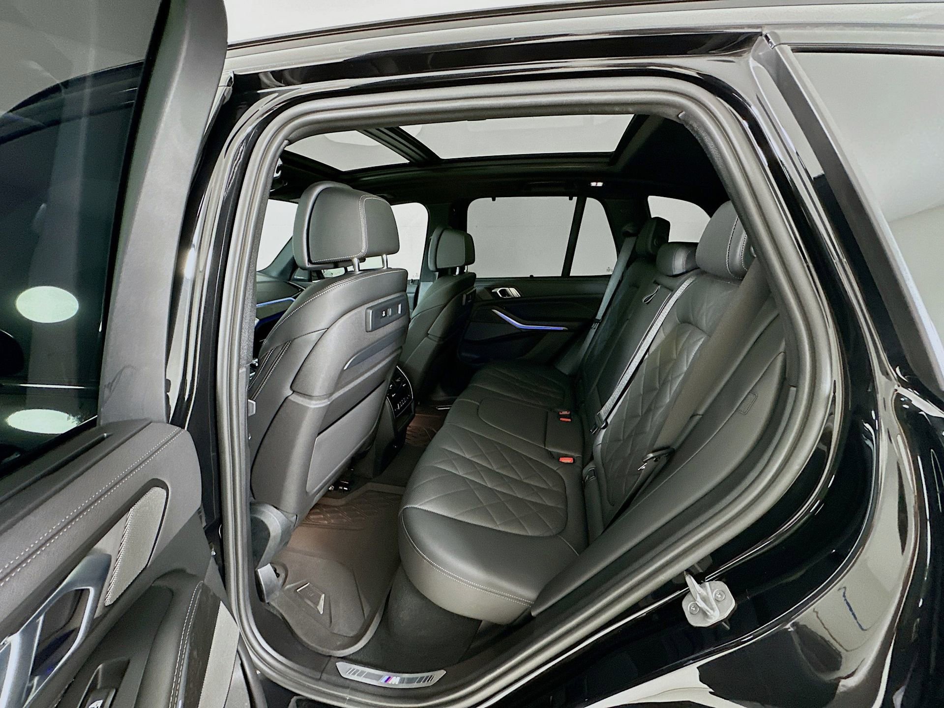 Used 2023 BMW X5 M50i w/ Executive Package image 27