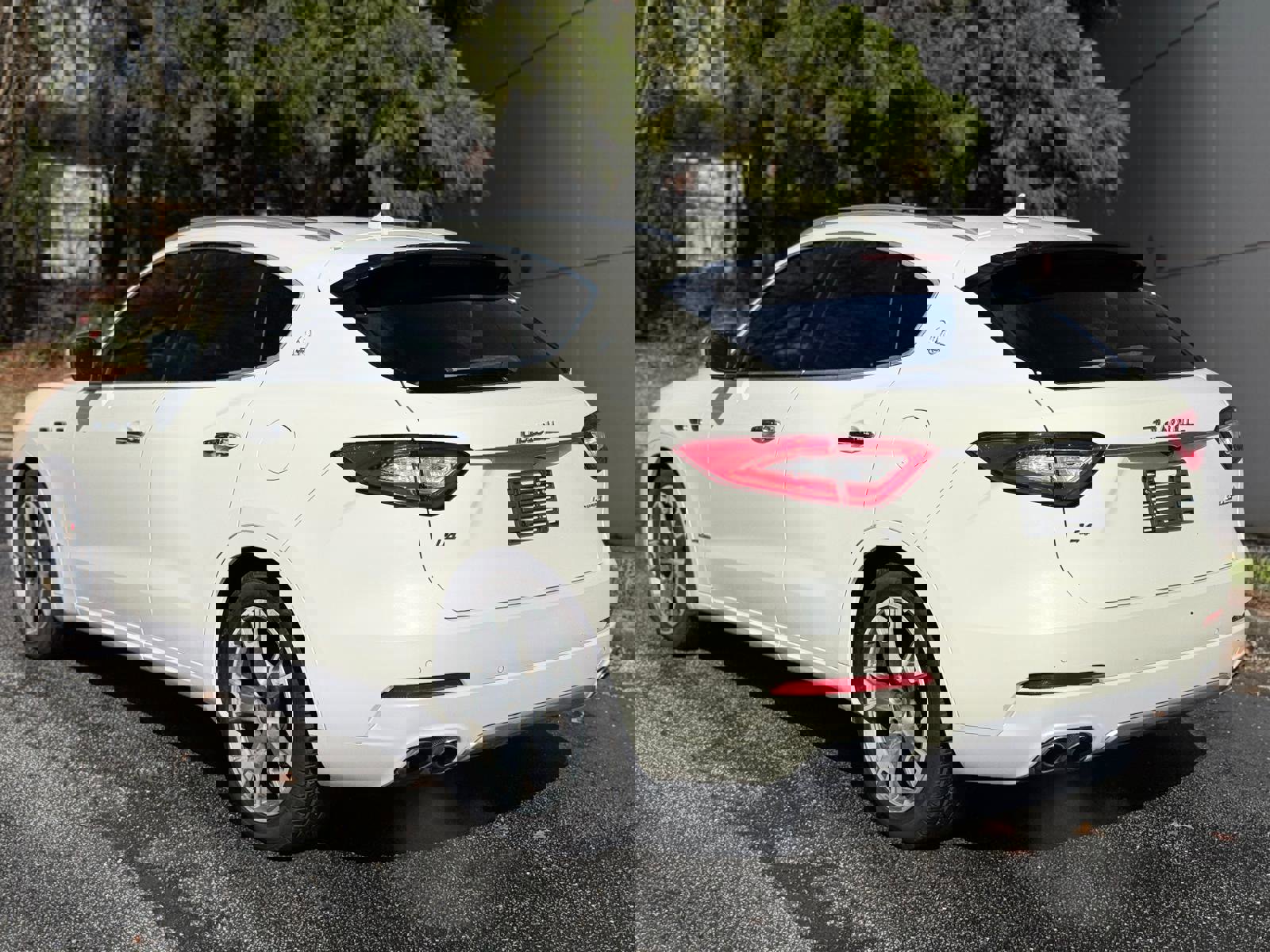 Used 2018 Maserati Levante GranLusso image 13