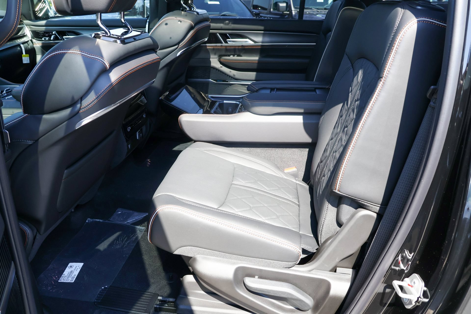 New 2026 Jeep Grand Wagoneer L Summit AWD/4WD image 16