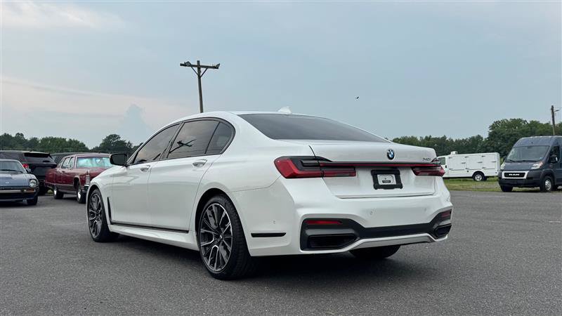 Used 2022 BMW 740i w/ M Sport Package RWD image 9