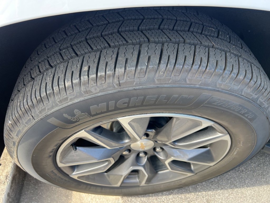 Used 2023 Chevrolet Suburban LT w/ Luxury Package image 7