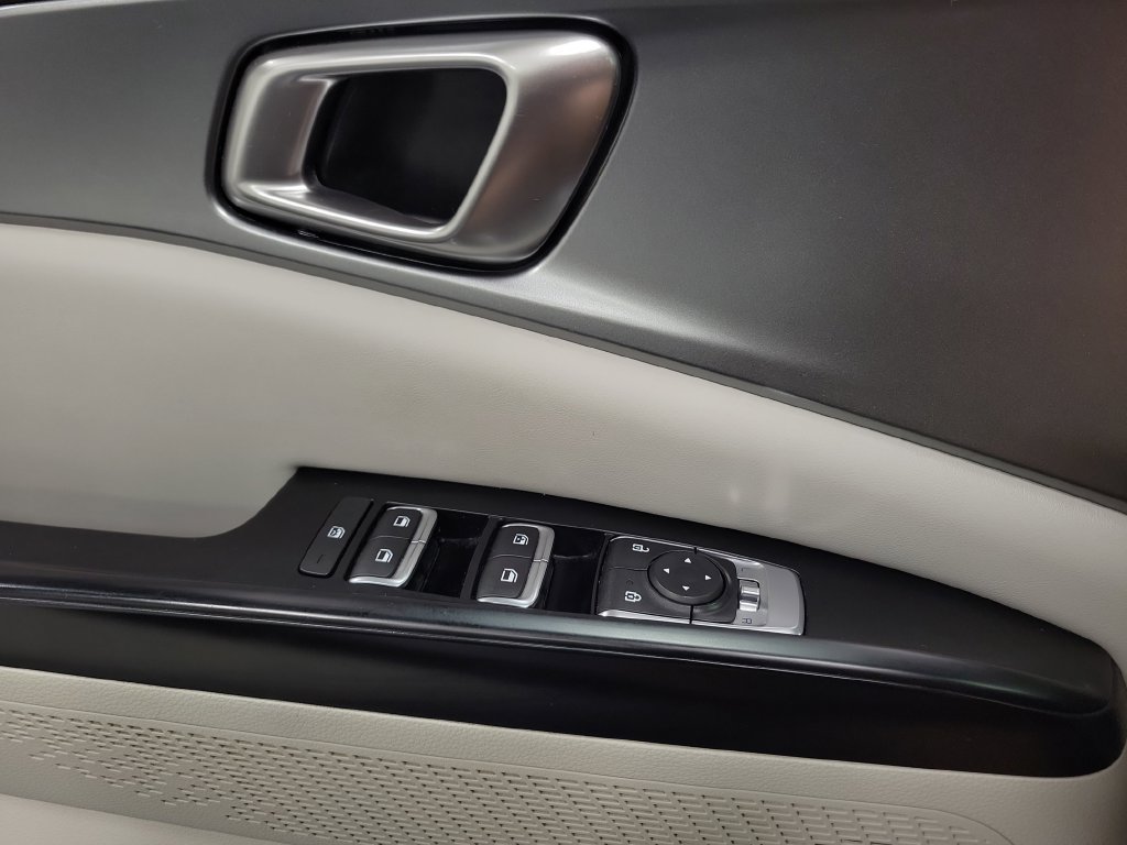 Used 2023 Kia Carnival LX FWD image 28