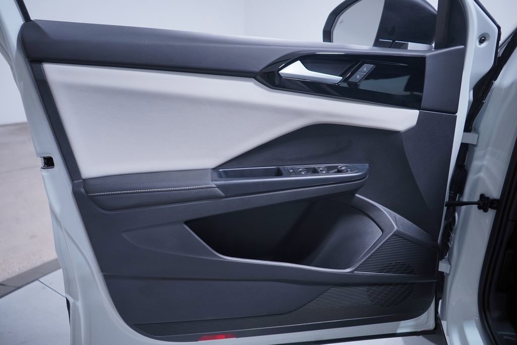 Used 2025 Volkswagen Taos S FWD image 15