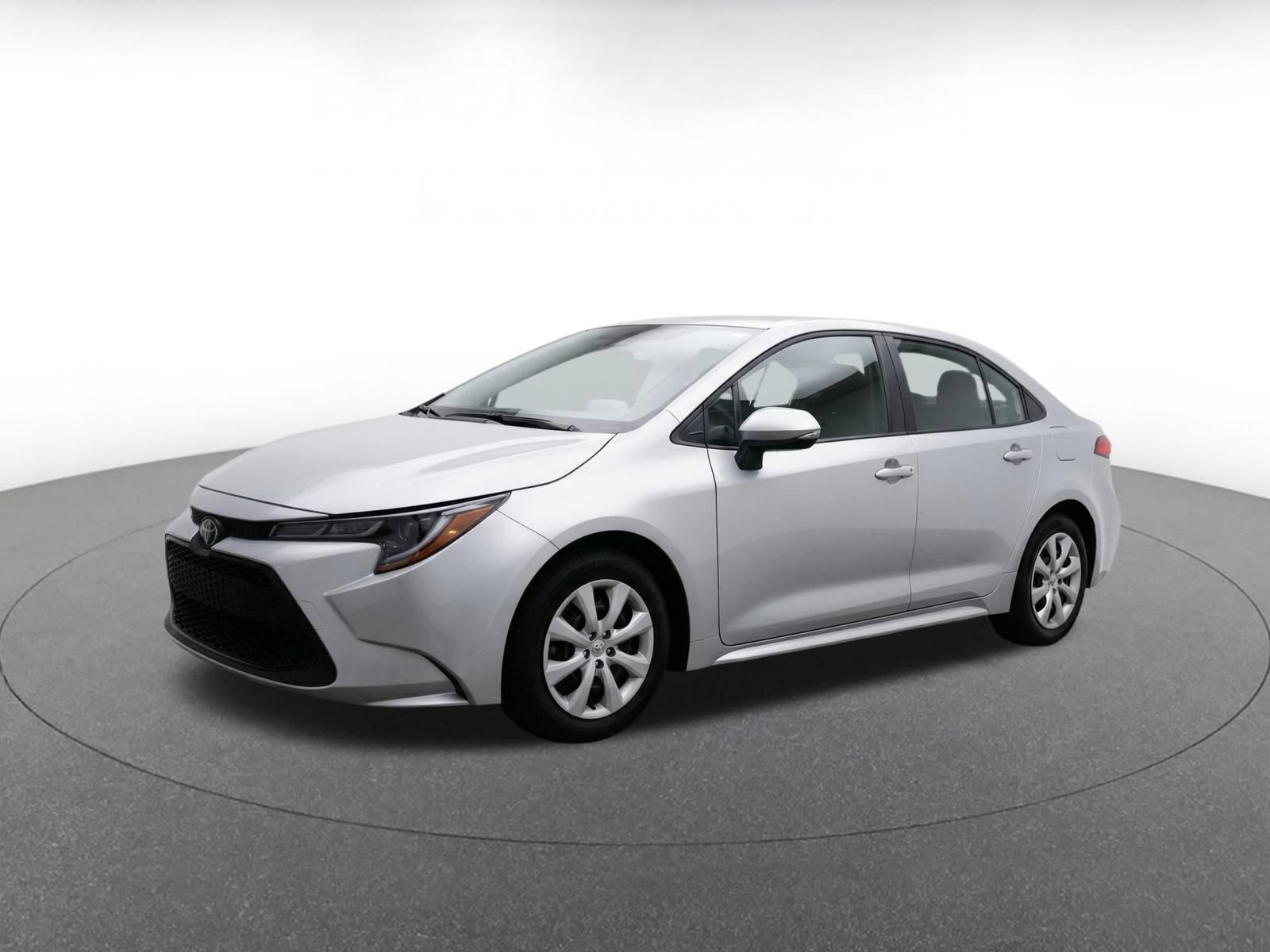 Used 2025 Toyota Corolla LE FWD image 3