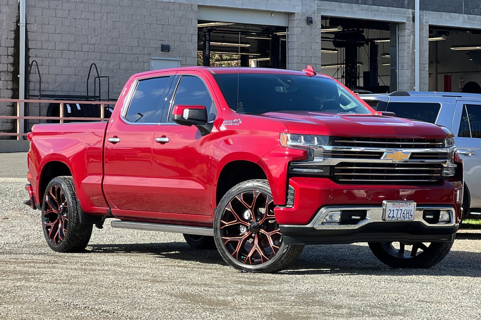 Used 2020 Chevrolet Silverado 1500 High Country w/ Technology Package image 2