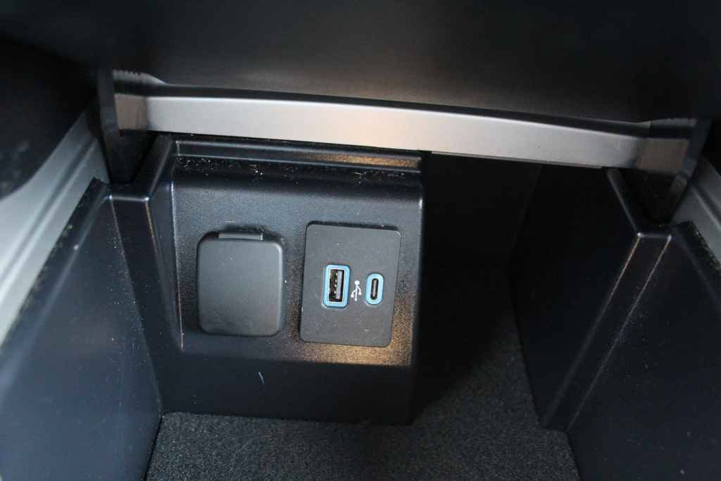 Used 2020 Ford Explorer XLT w/ Equipment Group 202A AWD/4WD image 23