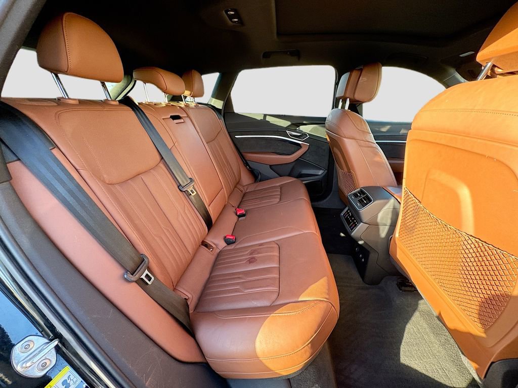 Used 2019 Audi e-tron Prestige w/ Prestige Package image 37