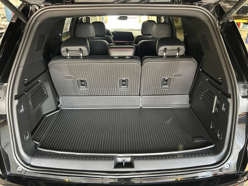 New 2026 Chevrolet Traverse RS w/ LPO, Floor Liner Package AWD/4WD image 17