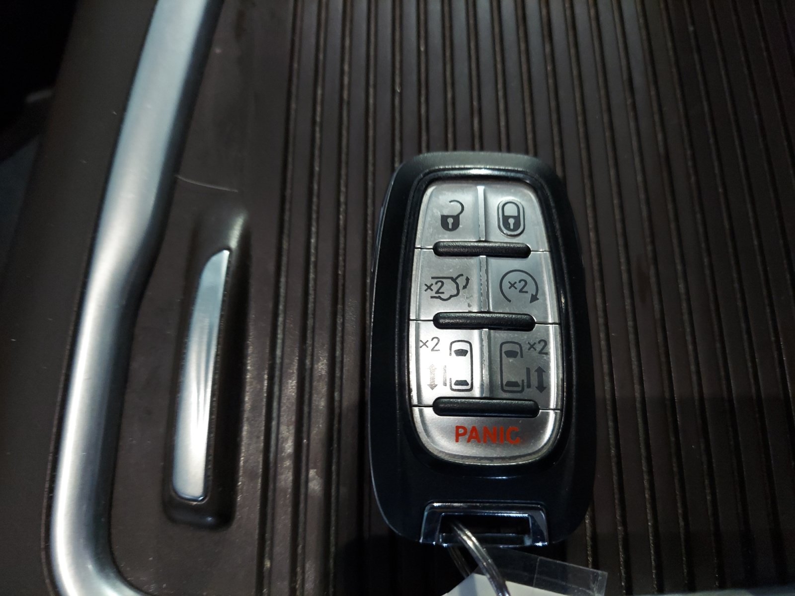 Used 2021 Chrysler Pacifica Touring-L w/ Uconnect Theater Family Group FWD image 33