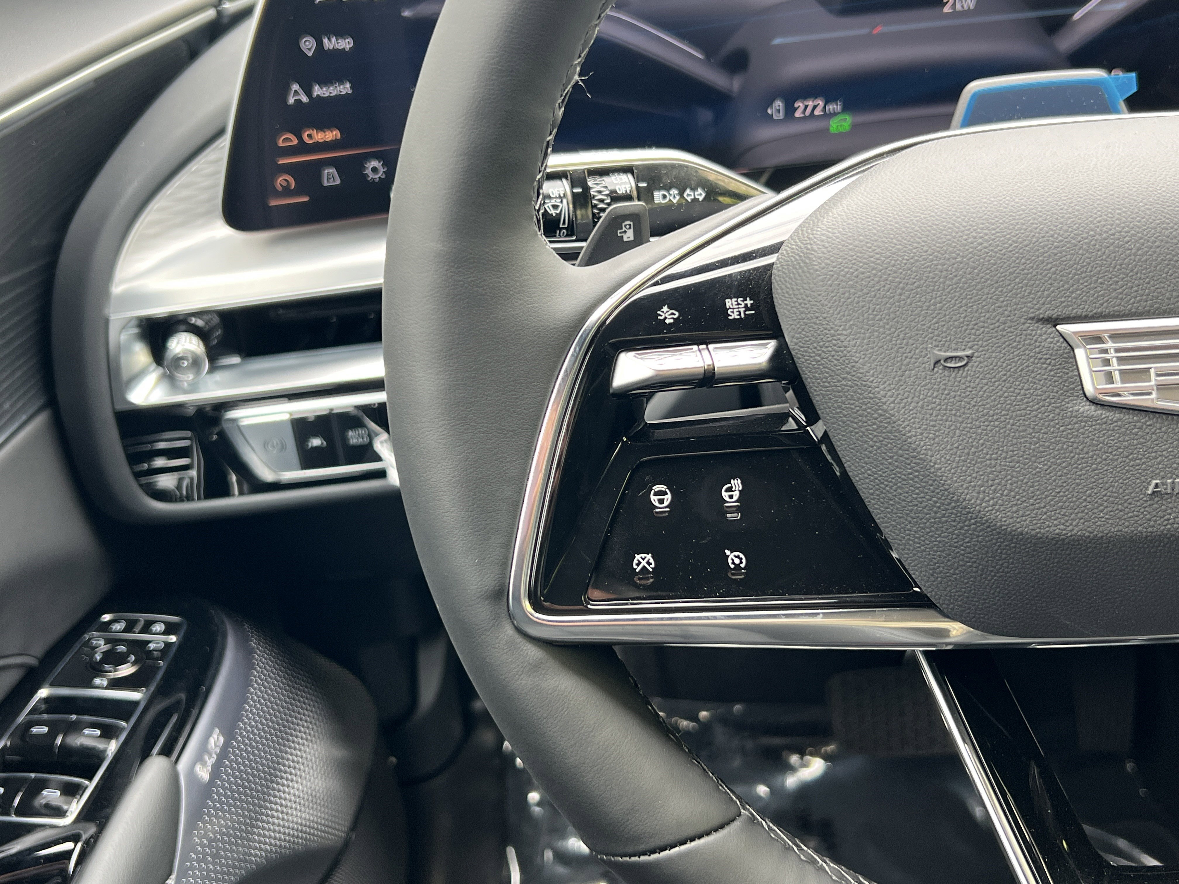 New 2025 Cadillac Lyriq Luxury image 29