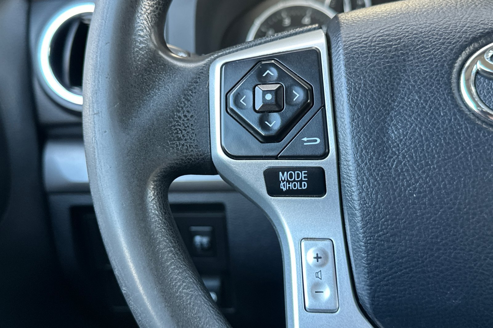 Used 2016 Toyota Tundra SR5 w/ SR5 Upgrade Package RWD image 34