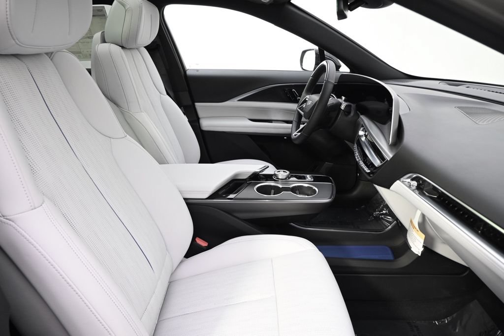 New 2026 Cadillac Lyriq Luxury AWD/4WD image 16