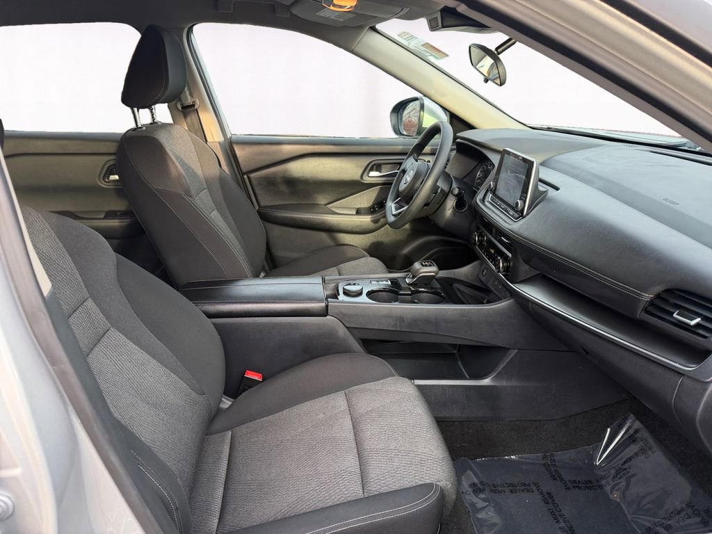 Used 2024 Nissan Rogue SV image 15