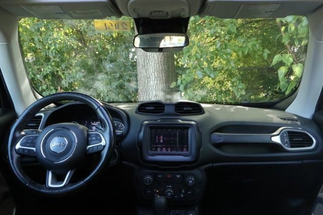 Used 2019 Jeep Renegade Latitude w/ Cold Weather Group image 7