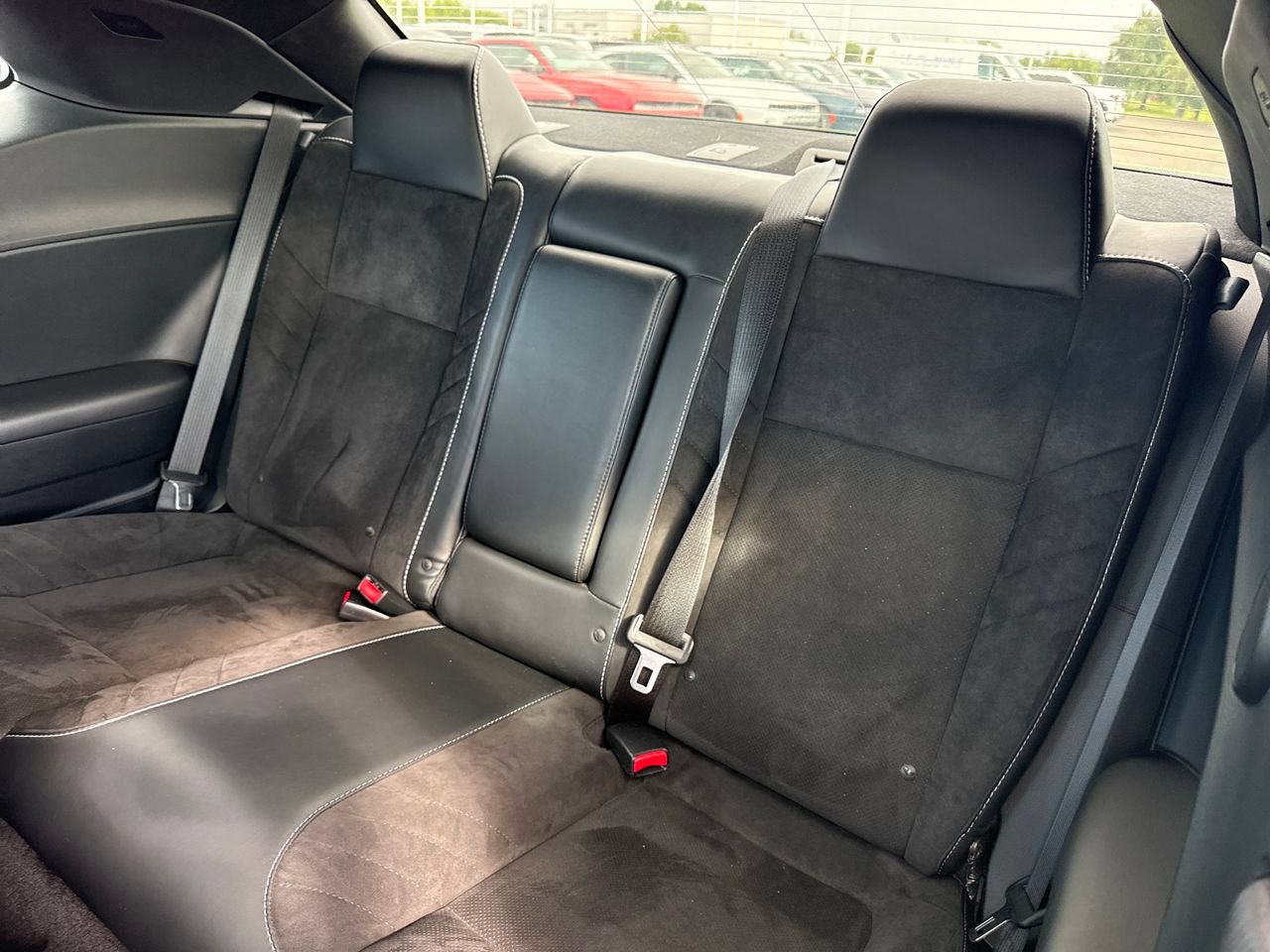 Used 2015 Dodge Challenger SRT RWD image 14