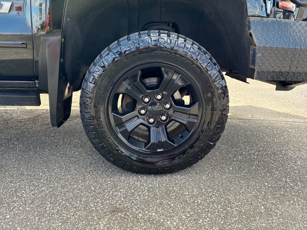 Used 2018 Chevrolet Silverado 1500 LT w/ Midnight Edition image 9