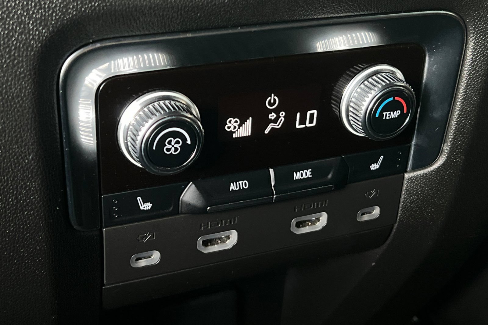 Used 2023 GMC Yukon Denali Ultimate AWD/4WD image 16