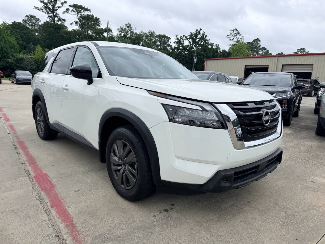 Used 2025 Nissan Pathfinder S FWD image 42