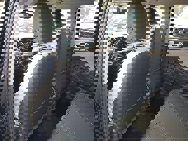 Certified 2025 Volkswagen Taos SE image 10