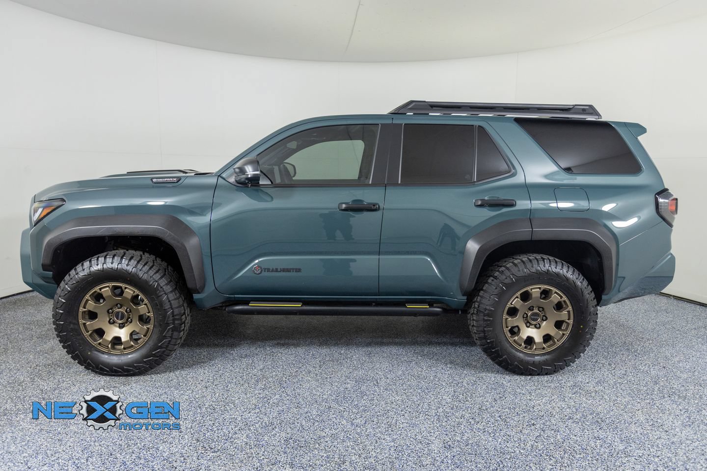 Used 2025 Toyota 4Runner Trailhunter AWD/4WD image 4