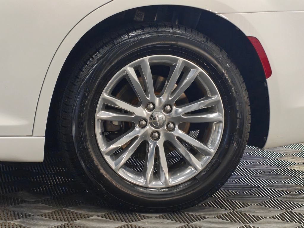 Used 2017 Chrysler 300 Touring w/ Value Package RWD image 54