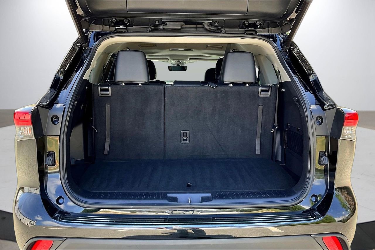 Used 2022 Toyota Highlander XLE image 25