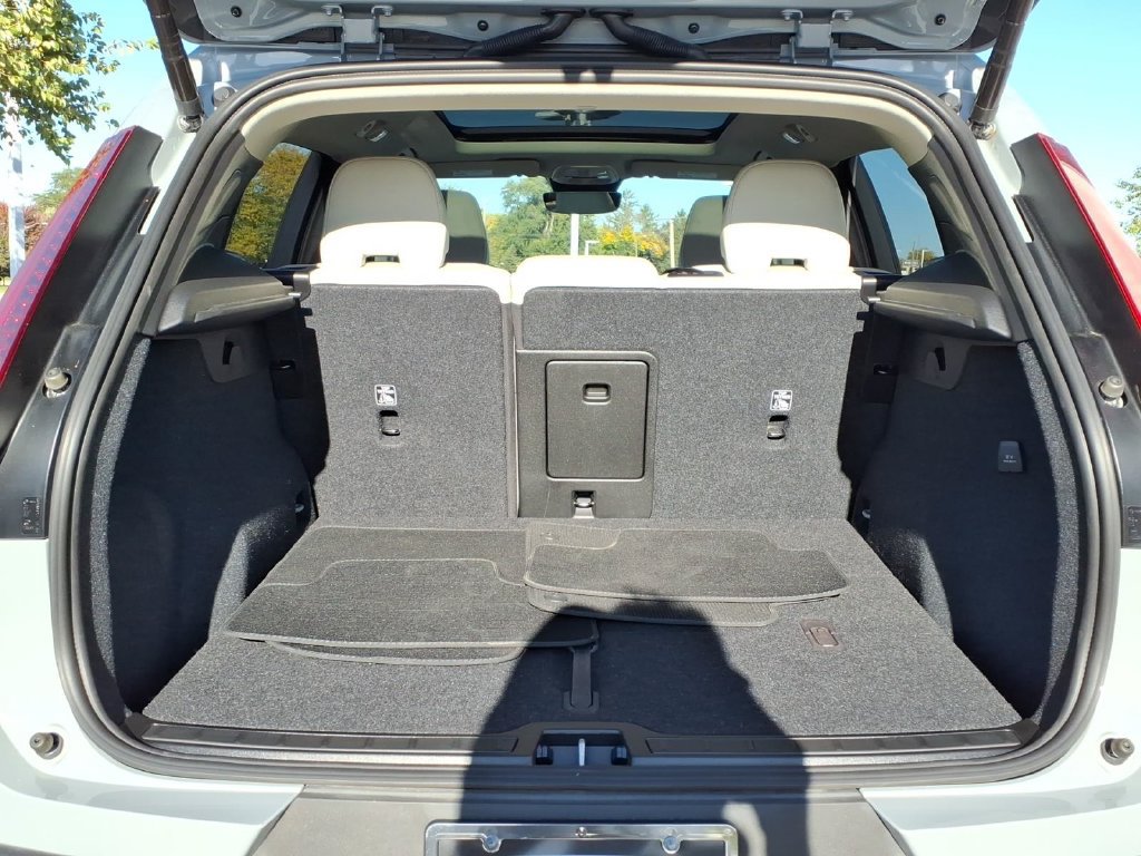 Certified 2024 Volvo XC40 B5 Plus AWD/4WD image 24