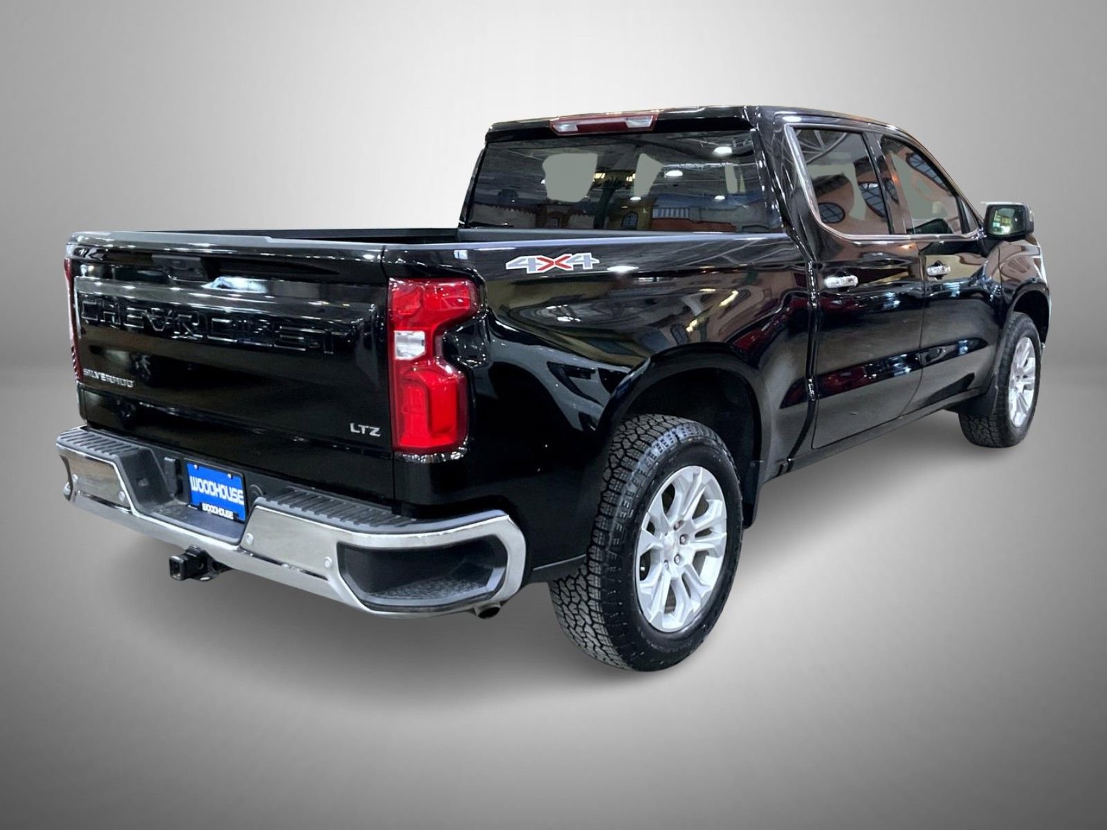 Used 2024 Chevrolet Silverado 1500 LTZ AWD/4WD image 5
