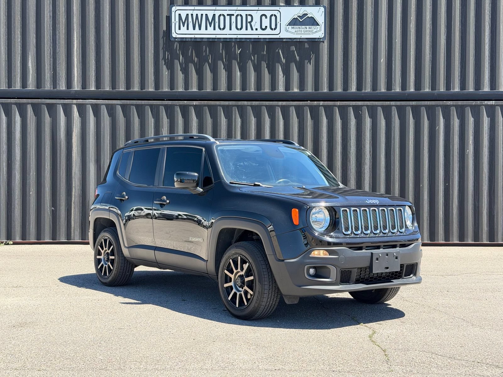 Used 2018 Jeep Renegade Latitude w/ Cold Weather Group AWD/4WD image 1